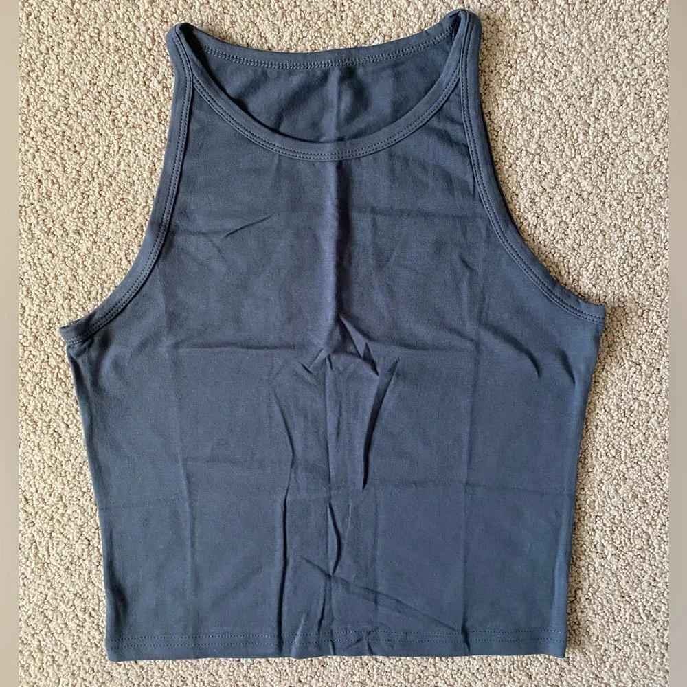Women’s Bundle of 6 Crop Tank Tops Sleeveless & Cropped Black Grey White Green - Picture 2 of 3